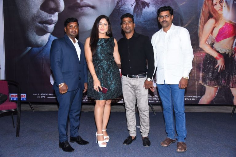 మనిషిలో అంతరంగానికి అద్దం పట్టే `మిర్రర్`