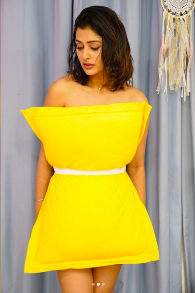 Payal Rajput pillow stills