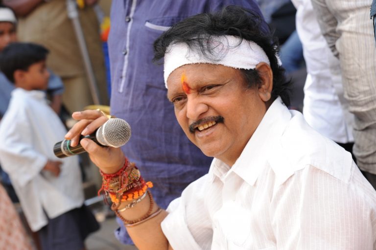 తెలుగు సినిమా ఉన్నంత కాలం – ఏ జోనర్‌లో అయినా బ్లాక్ బస్టర్ ఇచ్చిన డైరెక్టర్ అంటే కోడి రామకృష్ణే ముందు గుర్తొస్తారు.