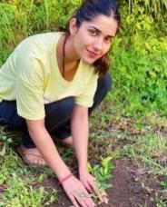 గ్రీన్ ఇండియా ఛాలెంజ్ ను స్వీకరించి మొక్కలు నాటిన యువ నటి రుహనీ శర్మ