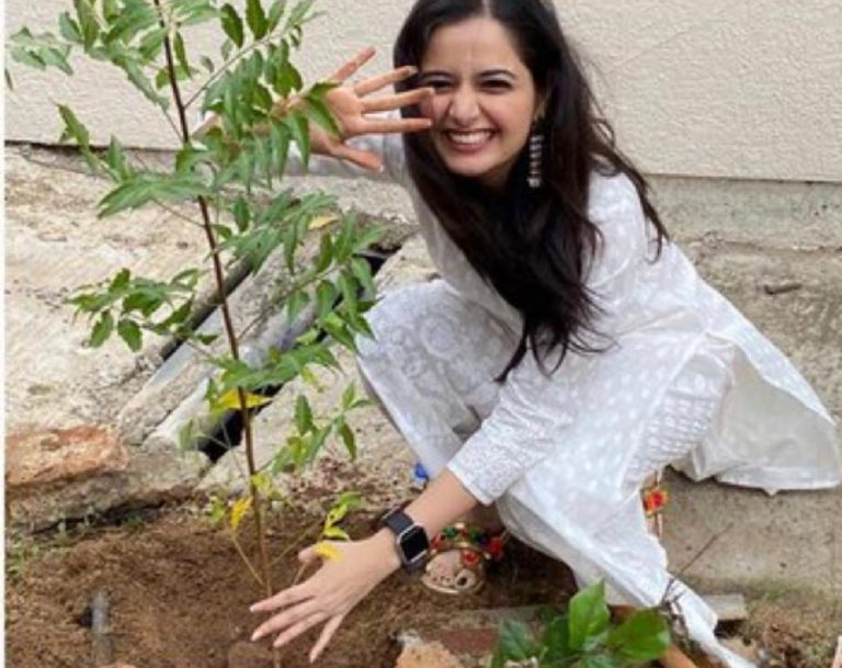 గ్రీన్ ఇండియా ఛాలెంజ్ ను స్వీకరించి మొక్కలు నాటిన యువ హీరోయిన్ అశిక రంగనాథ్