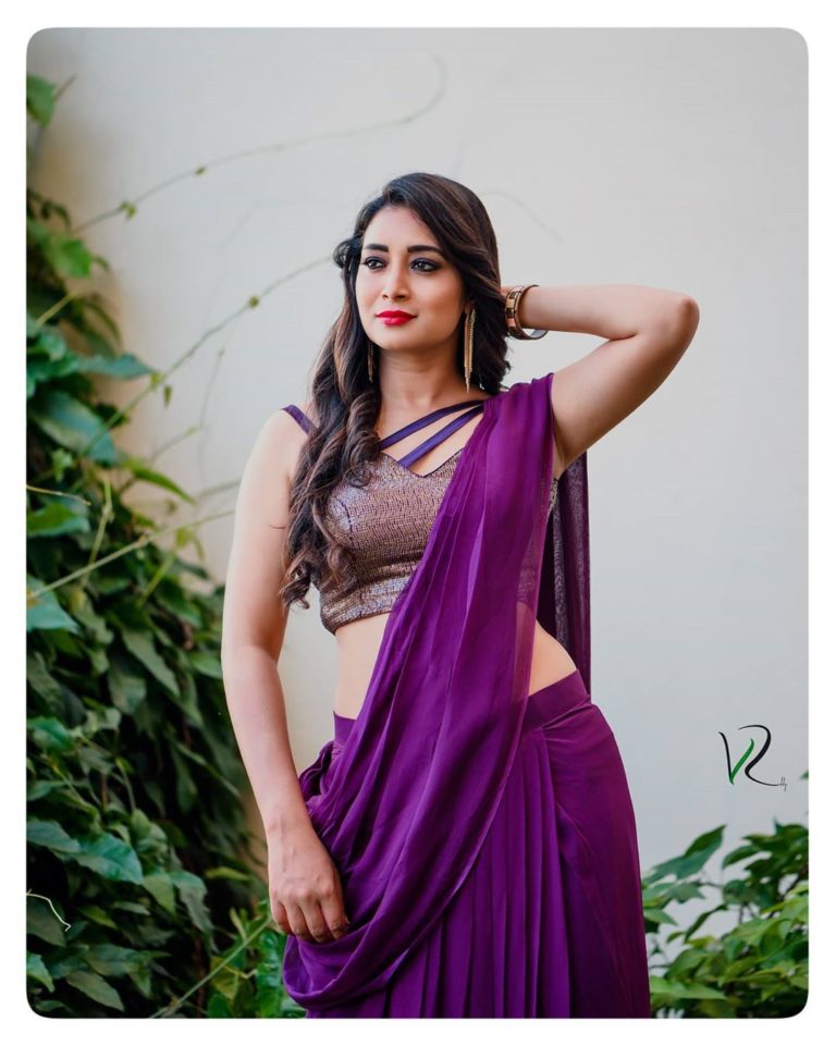 Bhanu sri back to back pictures