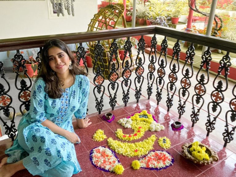 ఇస్మార్ట్ గణేషుడి ని తయారు చేసిన నభా నటేష్