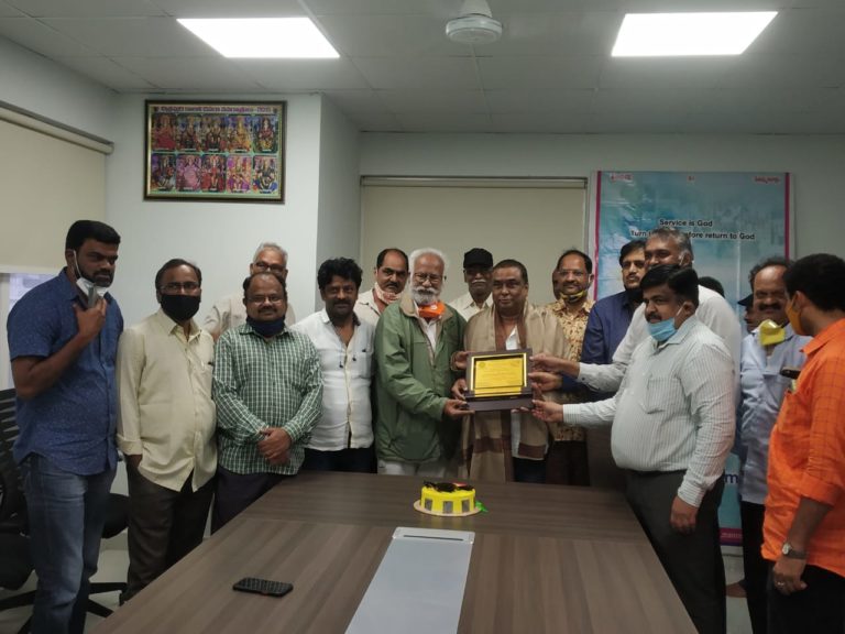 మనం సైతం కాదంబరి ని వరించిన గ్రామోదయ బంధుమిత్ర పురస్కారం