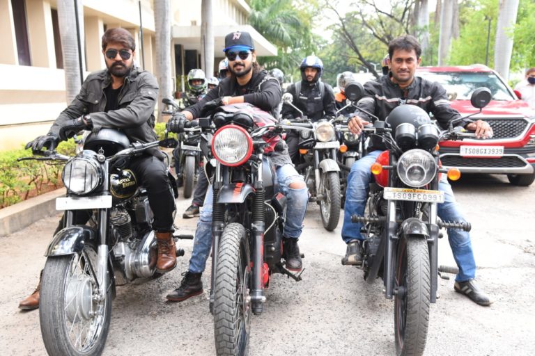 రోడ్ జర్నీ కాన్సెప్ట్ తో తెరకెక్కుతున్న `ఇదే మా కథ `. ఫస్ట్ లుక్ పోస్టర్