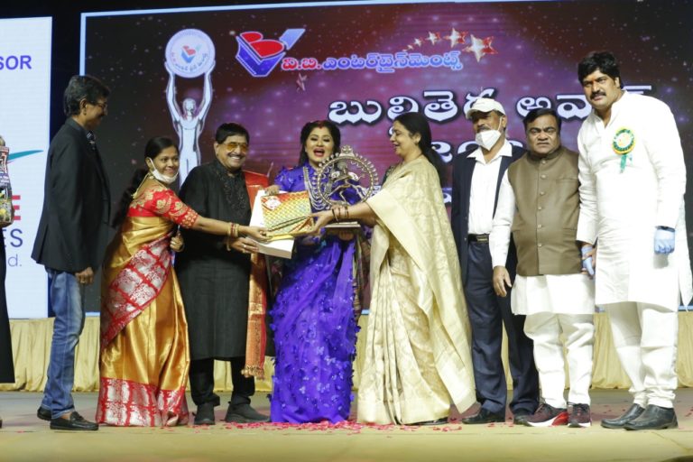 ‘మయూరి’ సుధకు ‘లెజెండ్’ అవార్డ్