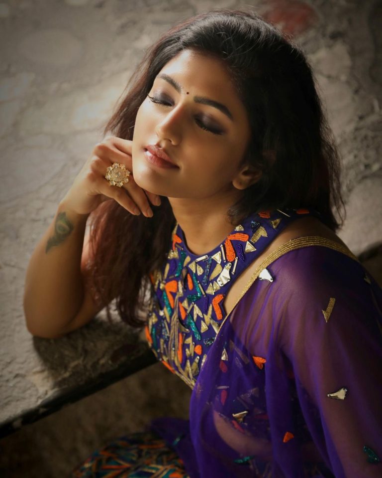 Eesha Rebba in new looks