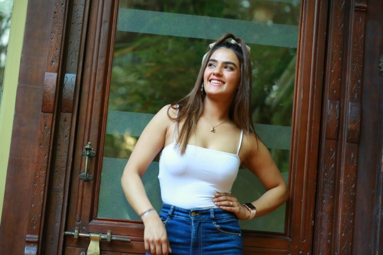 Enchanting clicks of the Gorgeous Kavya Thapar