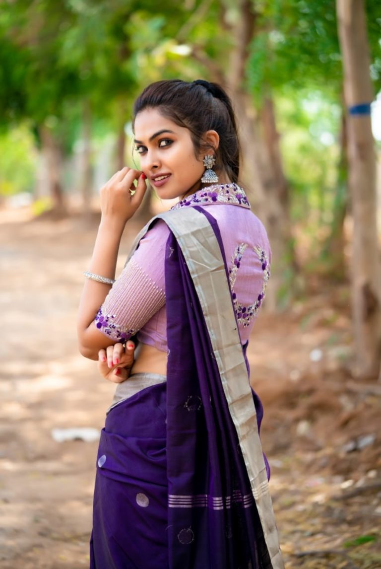 Traditional Shades Of The Gorgeous Diva