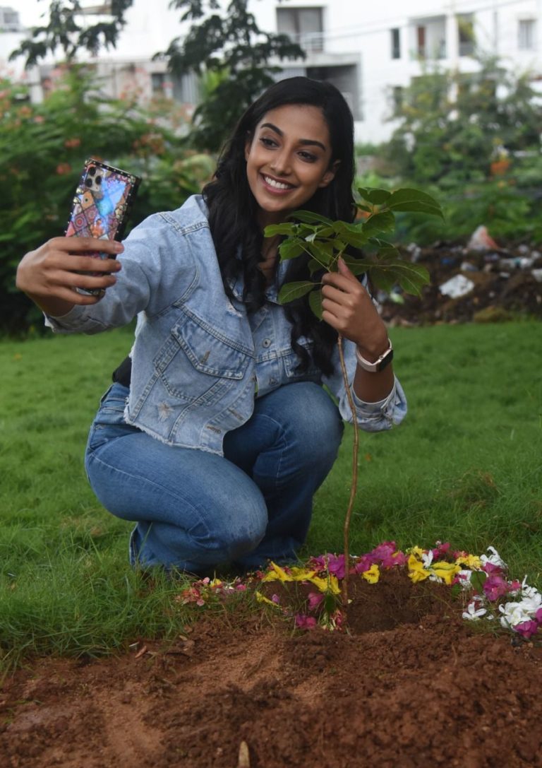 Gorgeous beauty Meenakshii accepted #GreenindiaChallenge