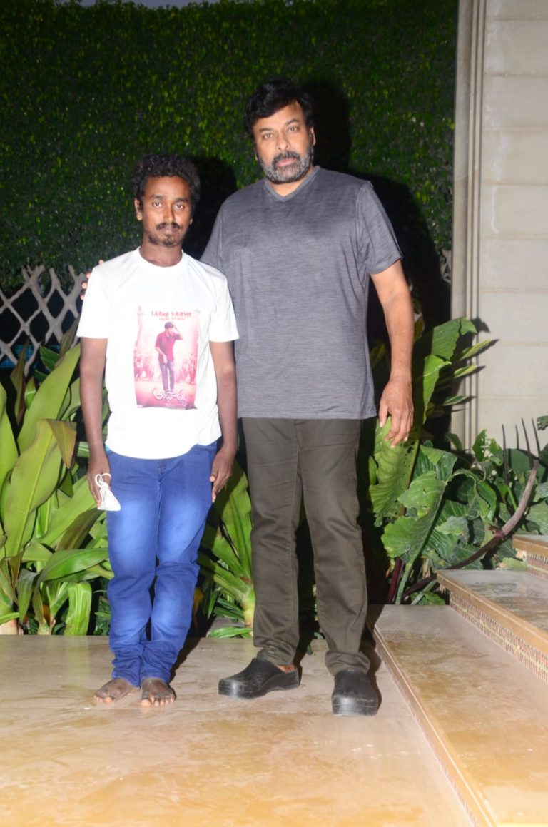 మెగాస్టార్ కోసం దివ్యాంగ అభిమాని సాహసం.. చలించిపోయిన చిరు