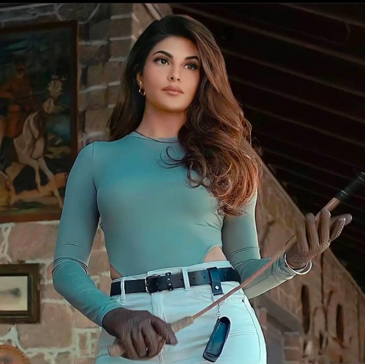 Jacqueline Fernandez stopped at Mumbai Airport from leaving India