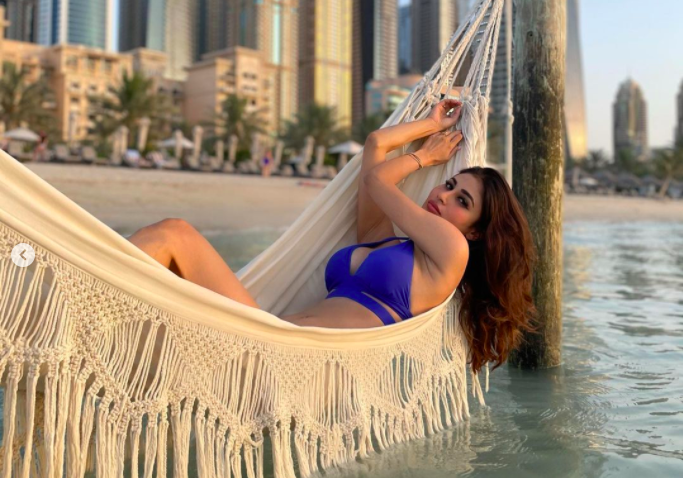 Mouni Roy smoking h*t in blue bikini