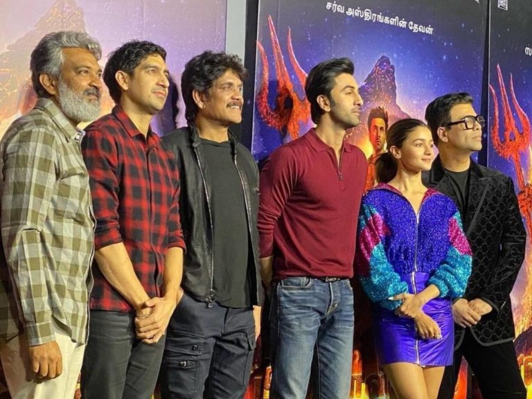 Ranbir Kapoor touches Rajamouli feet