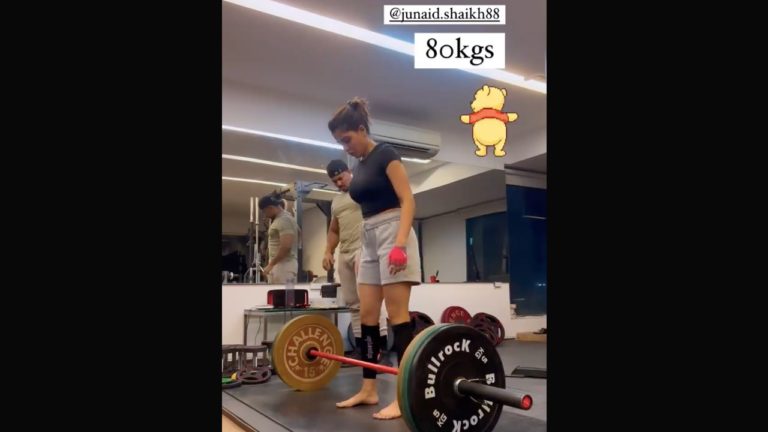 Samantha deadlifts 80kg at gym