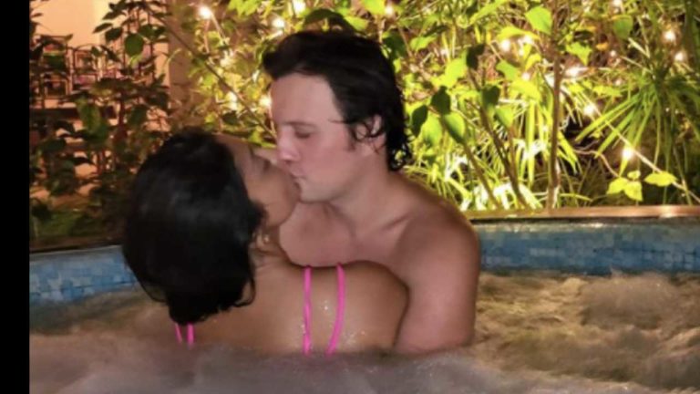 Shriya Saran steamy lip lock in pool