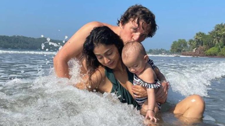 Shriya Saran mother moment with Radha