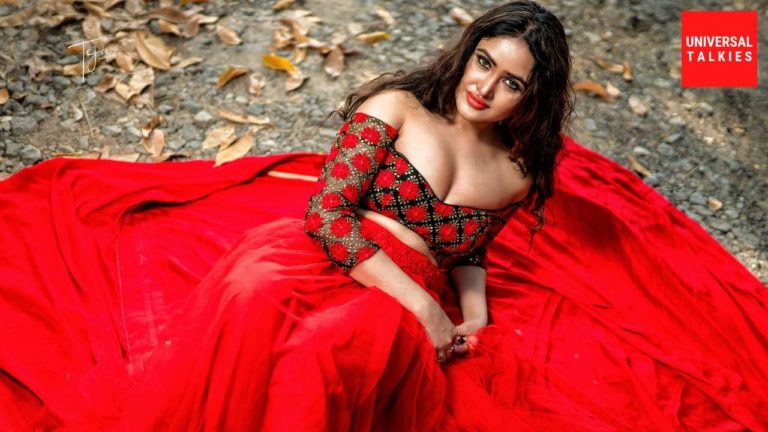 Crazy lady Sony Charishta Cleavage show