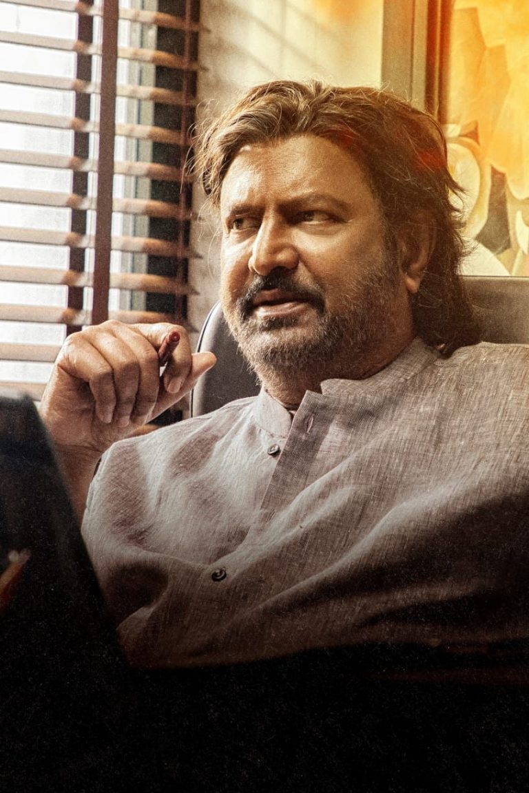 ప్రొఫెసర్ విశ్వామిత్ర గా డా. మంచు మోహన్ బాబు