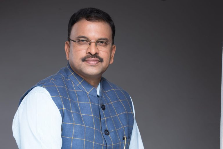 CBI JD LAXMINARAYANA గారు నటించిన మొదటి చిత్రం భీమదేవరపల్లి బ్రాంచి.