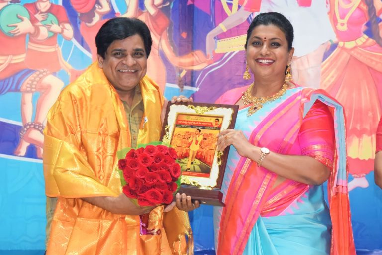 జగన్‌గారి బర్త్‌డే వేడుకలను రోజా చాలా కమిట్‌మెంట్‌తో నిర్వహించి విజయం సాధించింది