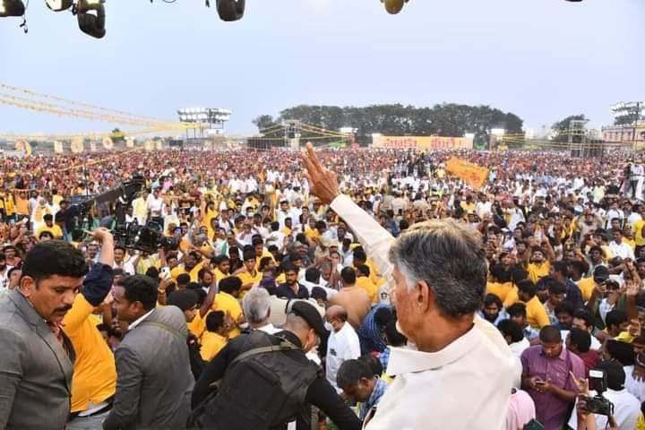 గుంటూరులో జనతా వస్త్రాల పంపిణీలో చనిపోయినవారి ఒక్కొక్క కుటుంబానికి 3 లక్షల రూపాయలు ఆర్ధిక సహాయం