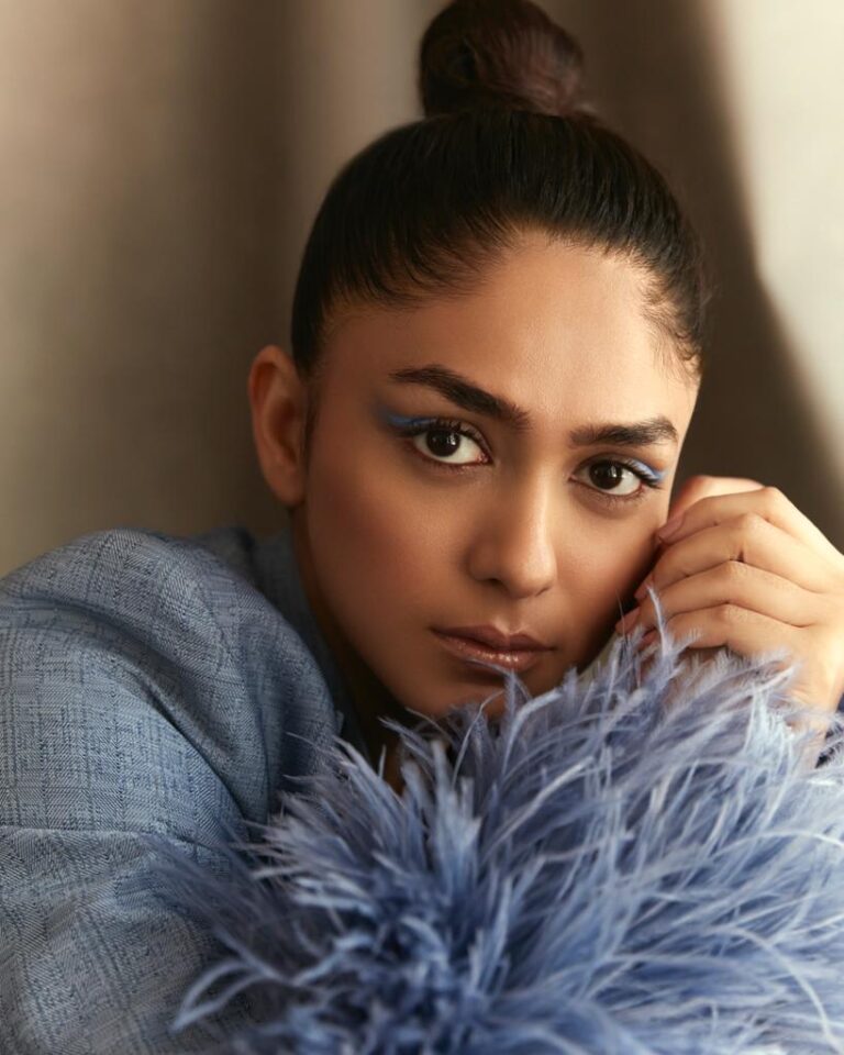Queen of grace Mrunal Thakur  is raising the bar with her blue outfit