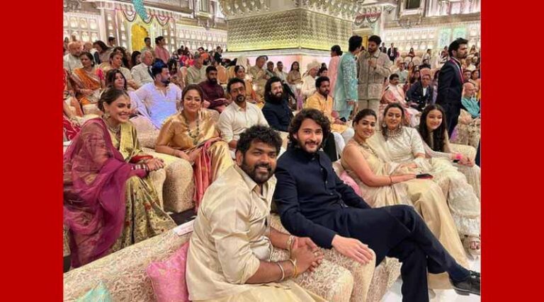 వావ్..ఒకే ఫ్రెమ్ లో అందరు..ఎంతబాగున్నారో..!!