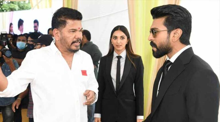 డైరెక్టర్ శంకర్ ఫై మెగా ఫ్యాన్స్ ఆగ్రహం