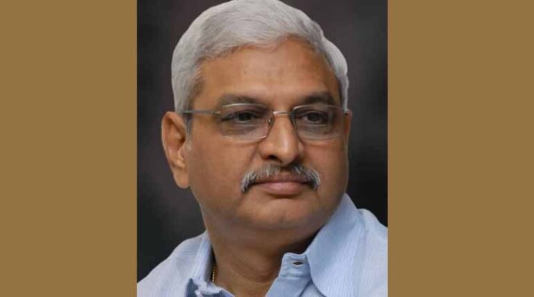 పోలీసులపైనే దాడి చేసిన నిర్మాత బూరుగుపల్లి శివరామకృష్ణ