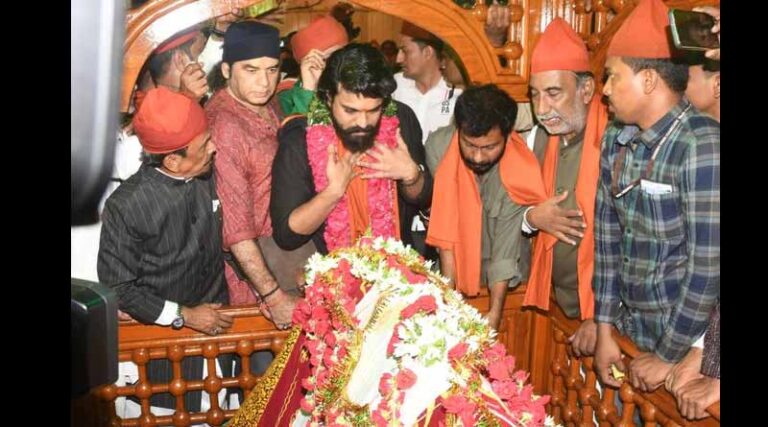 చరణ్ అయ్యప్ప మాలలో దర్గాను సందర్శించడంపై విమర్శలు..ఉపాసన ఫైర్