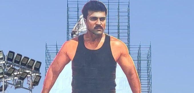 “విజయవాడలో రామ్ చరణ్ భారీ కట్ ఔట్: 256 అడుగుల కట్ ఔట్ కు అభిమానుల అద్భుత స్పందన”