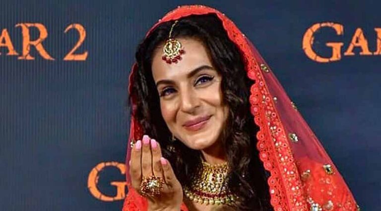 దర్శకుడిపై అసహనం వ్యక్తం చేసిన ప్రముఖ హీరోయిన్..