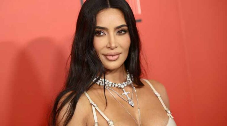 వీర్యంతో ఫేషియల్ చేయించుకున్న హీరోయిన్