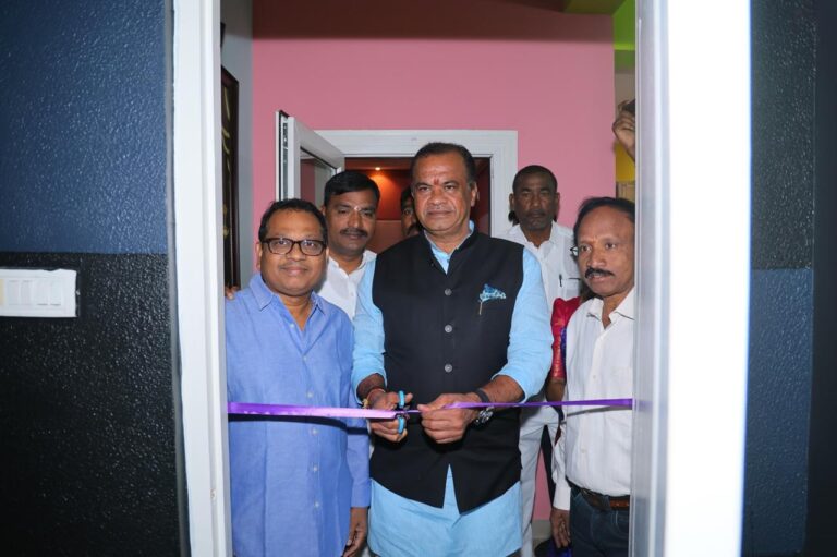 తెలంగాణ సినిమాటోగ్రఫీ మంత్రి కోమటిరెడ్డి వెంకటరెడ్డి చేతుల మీదగా రమేష్ స్టూడియోస్ ఘన ప్రారంభం