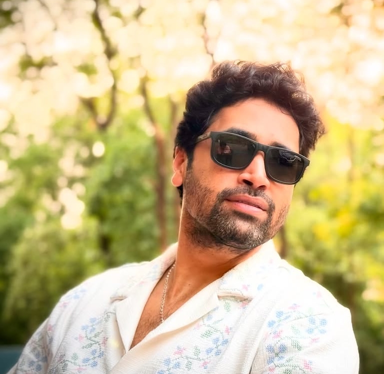 ‘డకాయిట్ – ఏక్ ప్రేమ్ కథ’ ఫైర్ గ్లింప్స్ మే 26న